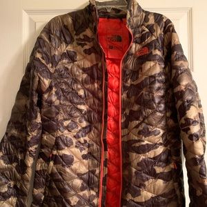Women’s North Face puffer jacket